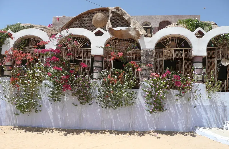 Maison nubienne fleurie près d’Assouan